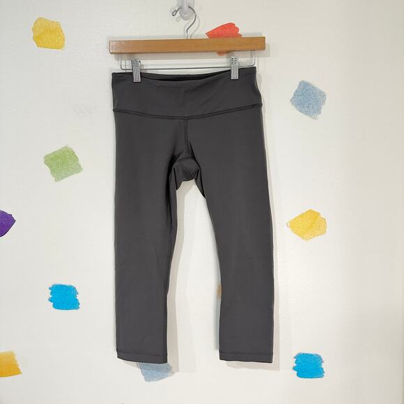 lululemon athletica Pants - 6 Lululemon Mid Rise Gray Cropped Leggings
